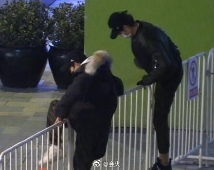 這個(gè)剛滿18歲的明星，危機(jī)公關(guān)做的比前輩好多了！