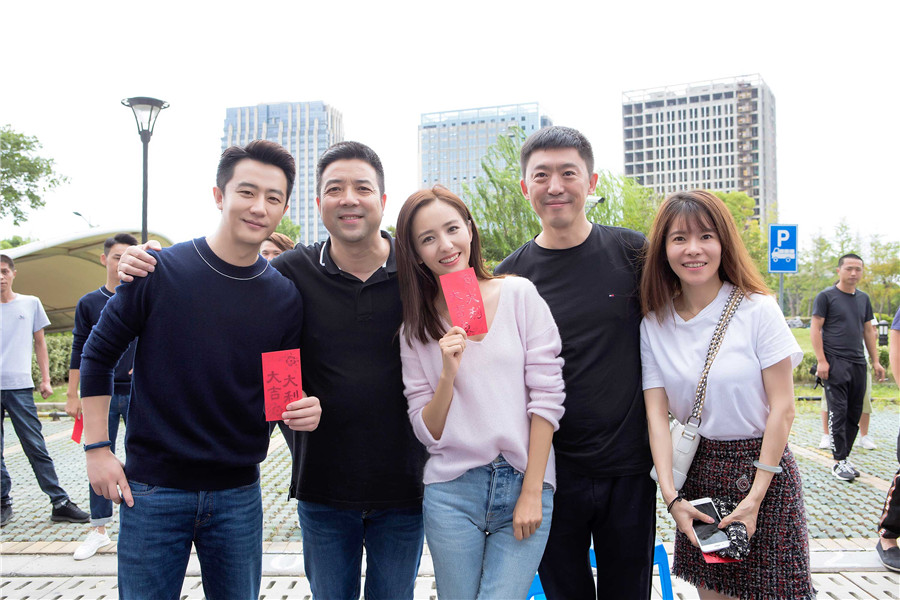 黃軒《完美關(guān)系》國(guó)內(nèi)殺青 打造最強(qiáng)公關(guān)人