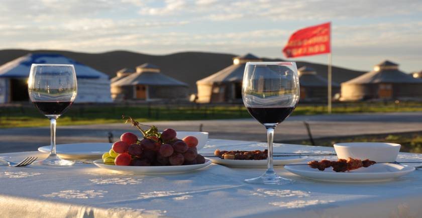 沙恩國際莊園攜手2018圣牧杯國誼賽暨首屆烏蘭布和沙漠沙產(chǎn)業(yè)博覽會(huì)新聞發(fā)布