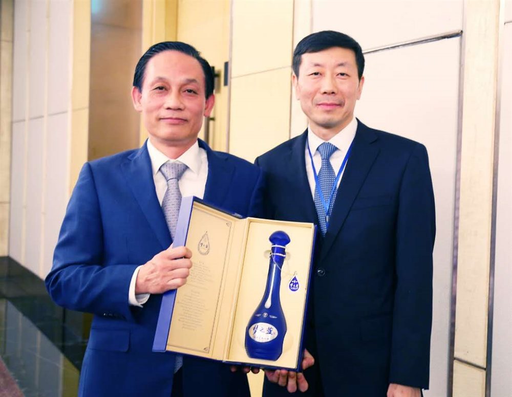 夢(mèng)之藍(lán)亮相中越促進(jìn)經(jīng)濟(jì)合作論壇 展現(xiàn)大國(guó)自信