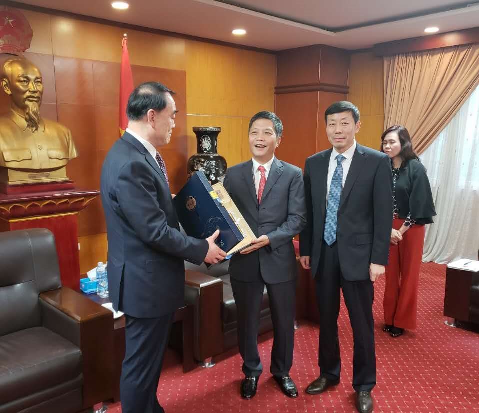 夢(mèng)之藍(lán)亮相中越促進(jìn)經(jīng)濟(jì)合作論壇 展現(xiàn)大國(guó)自信