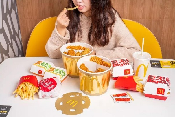 “愛玩”的麥當(dāng)勞：推出金拱門桶，藏著n個(gè)營銷心機(jī)！