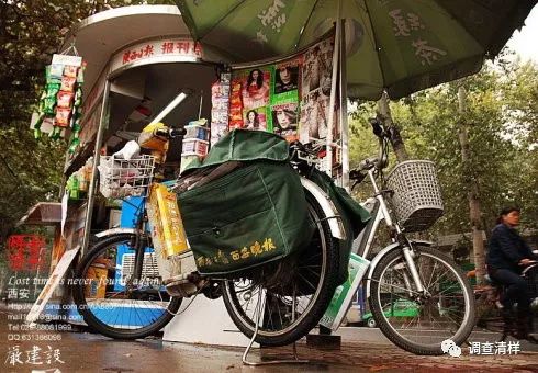 在此期間，《西安晚報》也不甘就此沉淪曾在1998年、1999年、2001年進(jìn)行了三次內(nèi)部改革，但因體制、觀念所限均無氣色，就在這頻頻的改革之中西安晚報竟然越走越艱難，當(dāng)時據(jù)說還出現(xiàn)了近二十年來的第一次虧損。