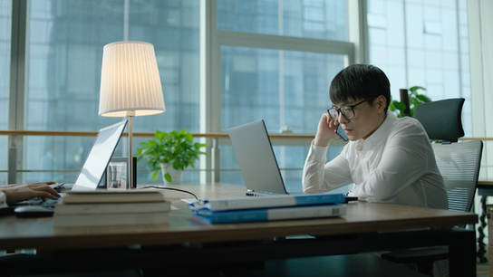 長虹暖心短片《爸媽的新視界》正式發(fā)布，只需一步“煥新”溫暖