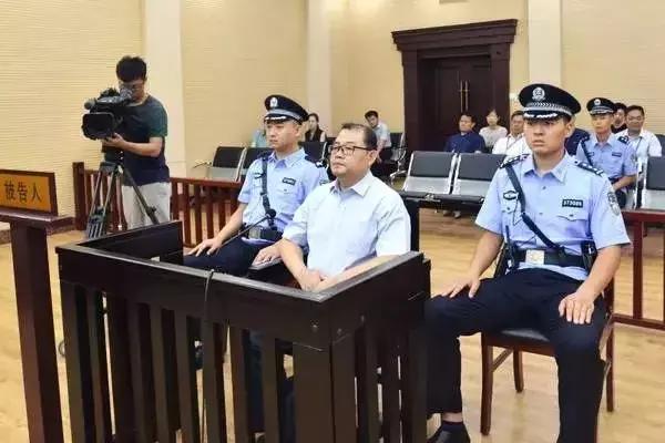 縣委書記升職后，遭原下屬敲詐勒索60萬