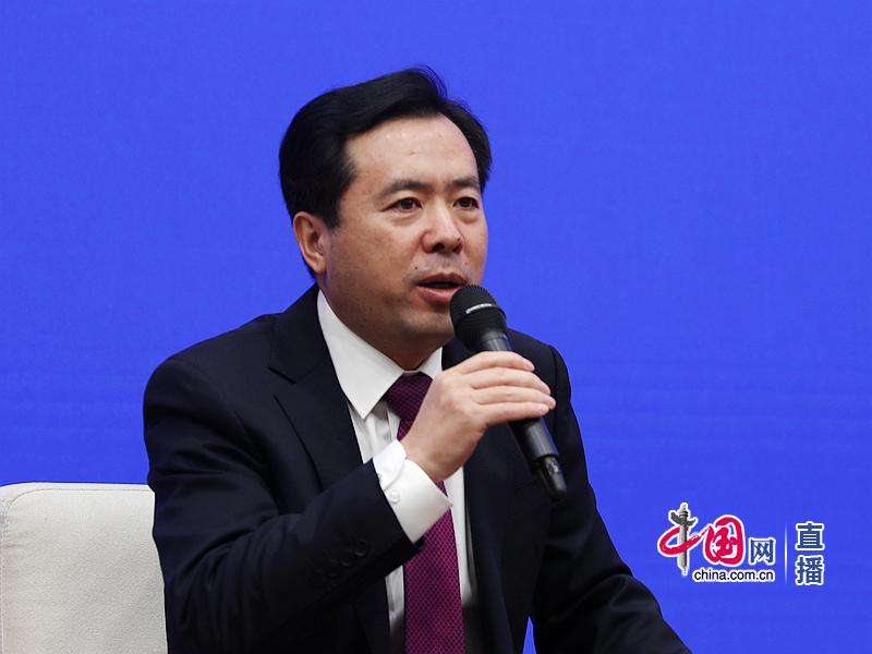 新聞辦就“改革開(kāi)放與中國(guó)高技能人才隊(duì)伍建設(shè)”舉行中外記者見(jiàn)面會(huì)