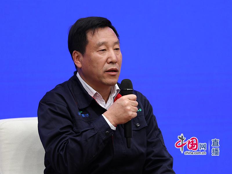 新聞辦就“改革開(kāi)放與中國(guó)高技能人才隊(duì)伍建設(shè)”舉行中外記者見(jiàn)面會(huì)