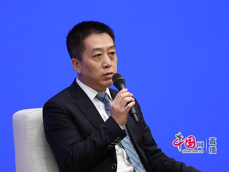 新聞辦就“改革開(kāi)放與中國(guó)高技能人才隊(duì)伍建設(shè)”舉行中外記者見(jiàn)面會(huì)