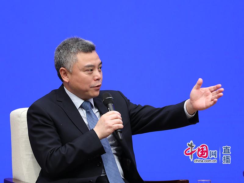 新聞辦就“改革開(kāi)放與中國(guó)高技能人才隊(duì)伍建設(shè)”舉行中外記者見(jiàn)面會(huì)