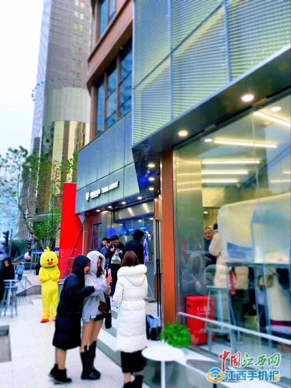 周黑鴨×餓了么品牌外賣聯(lián)合店開業(yè) 頻頻觸電主題店