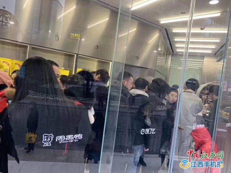 周黑鴨×餓了么品牌外賣聯(lián)合店開業(yè) 頻頻觸電主題店