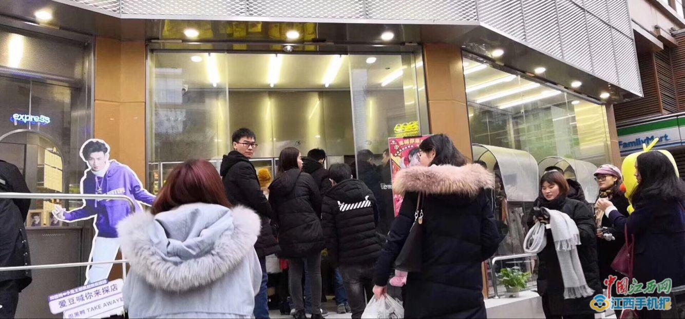 周黑鴨×餓了么品牌外賣聯(lián)合店開業(yè) 頻頻觸電主題店