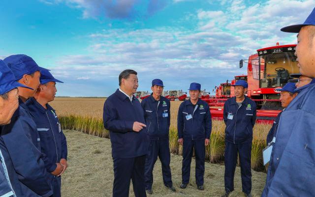 帶你看習(xí)主席發(fā)表新年賀詞現(xiàn)場(chǎng)擺放的照片