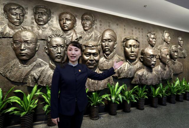 帶你看習(xí)主席發(fā)表新年賀詞現(xiàn)場(chǎng)擺放的照片