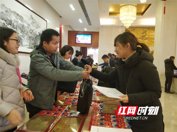 長沙進(jìn)入“兩會(huì)時(shí)間” 委員報(bào)到個(gè)個(gè)有備而來