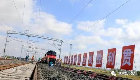 多條高鐵正式通車：路，只修一條是不夠的