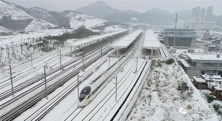 多條高鐵正式通車：路，只修一條是不夠的