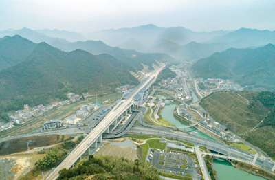 坐上高鐵離夢(mèng)想更近