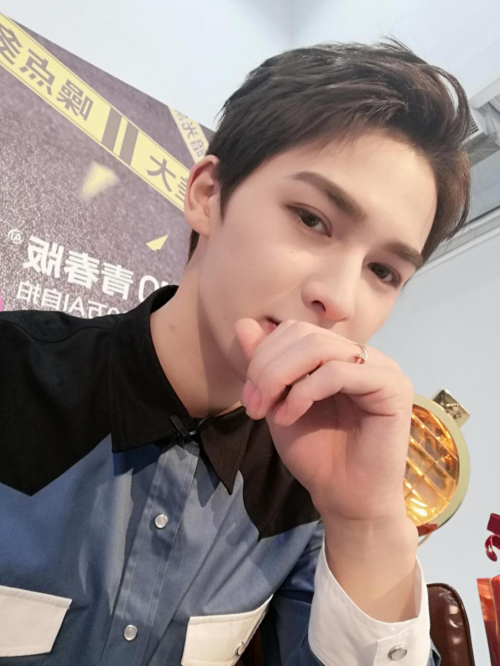 榮耀10青春創(chuàng)新營銷方式 娛樂直播深度種草年輕人