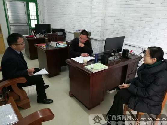 農(nóng)行寧明縣支行外拓營銷進(jìn)校園