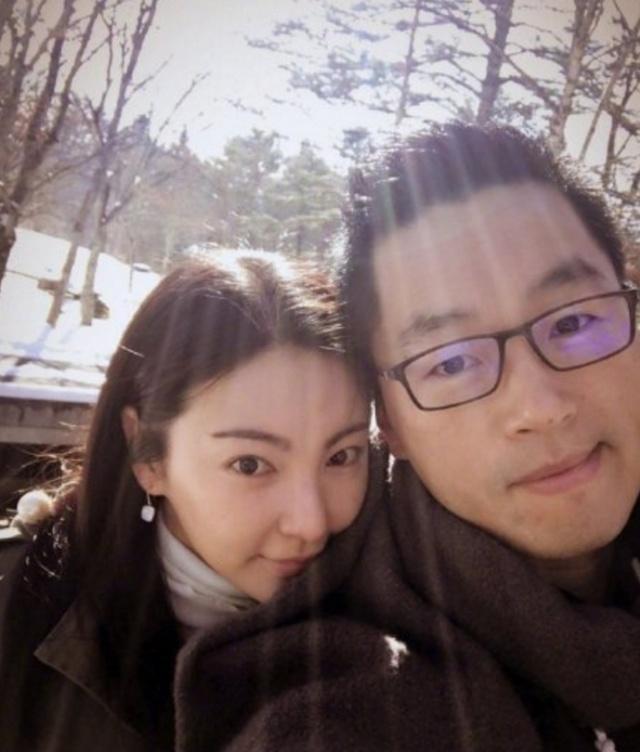 張雨綺的經(jīng)紀(jì)人公關(guān)能力太強(qiáng)，袁巴元服軟和解，稱只是一時(shí)沖動