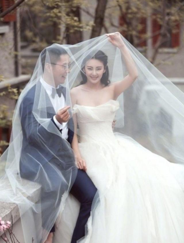 張雨綺的經(jīng)紀(jì)人公關(guān)能力太強(qiáng)，袁巴元服軟和解，稱只是一時(shí)沖動