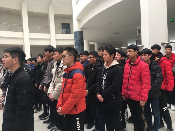 安陽(yáng)華強(qiáng)公司與安陽(yáng)工學(xué)院舉行“校企合作”簽約儀式和“產(chǎn)學(xué)研合作基地”揭