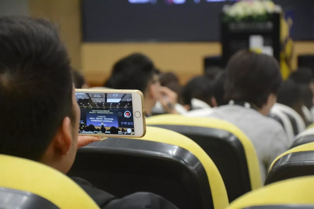 “30+國際藝術(shù)設(shè)計周”高峰論壇 | 新零售時代下，實體店路在何方？