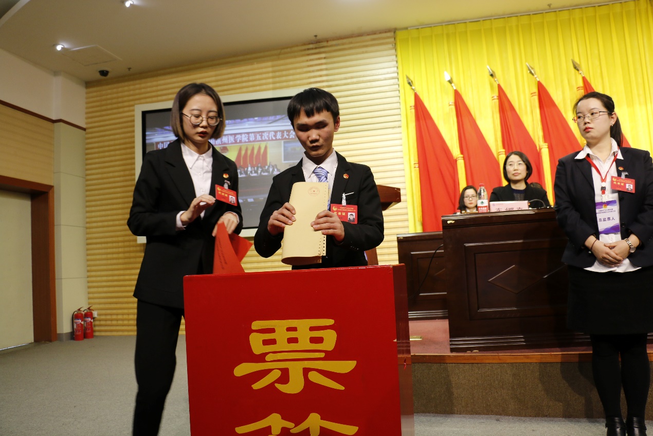 濱州醫(yī)學(xué)院發(fā)出全國(guó)高校首張團(tuán)代會(huì)盲文選票
