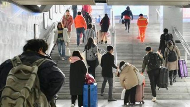 “霸座”還推搡乘警？一旅客被拘！