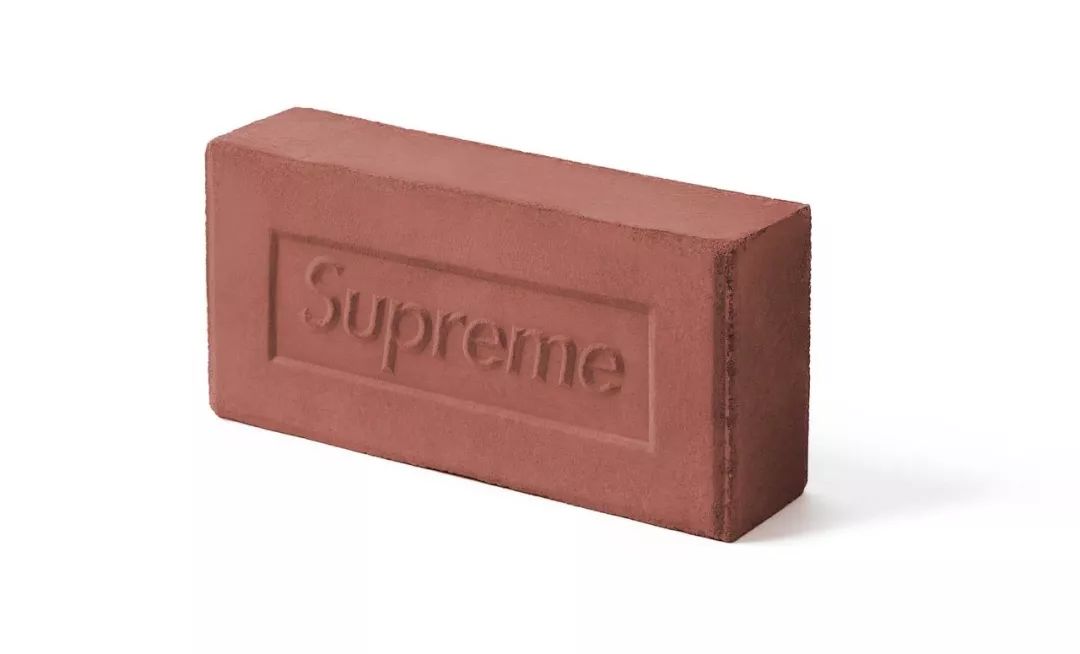 從不缺席的時髦“周邊”