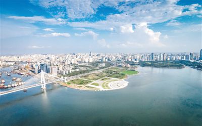 中國開放的大門越開越大（人民要論）