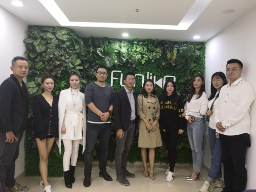 紛來(lái)首批經(jīng)紀(jì)人入駐,“精灌”營(yíng)銷(xiāo)取代廣告營(yíng)銷(xiāo)