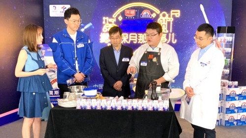 光明乳業(yè)電商營(yíng)銷中心天貓年貨節(jié)探月直播，“在月球上”搞了個(gè)大事情
