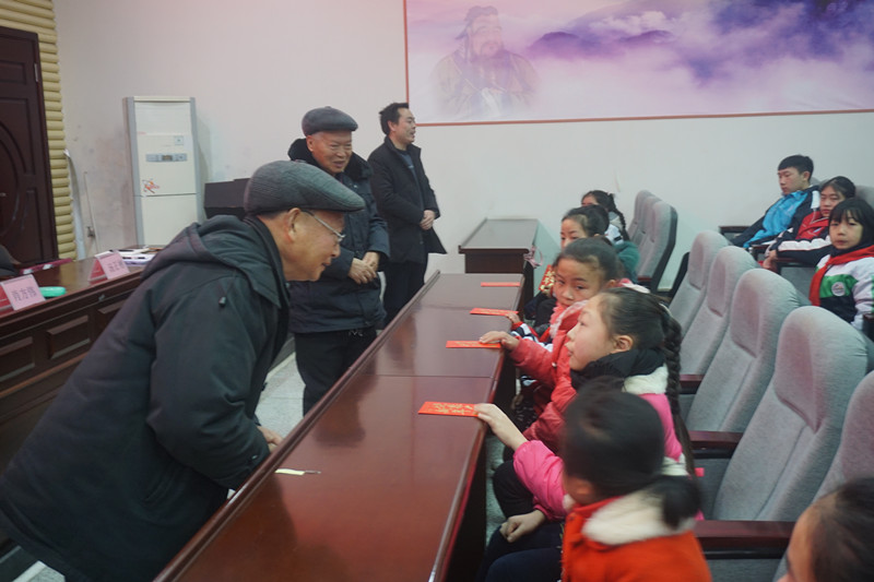 這一刻，幸福如此甜蜜沿灘舉行“暖冬”慰問活動