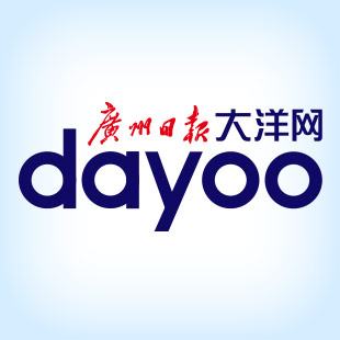 廣州城區(qū)道路兩旁大葉紫薇盛情綻放