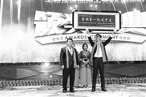 華夏保險云南分公司誕生“營銷第一億元中支”2018年12月10日 星期一A06 微新聞