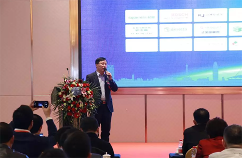 中國(guó)建筑金屬結(jié)構(gòu)協(xié)會(huì)舒適家居分會(huì)、輻射供暖供冷委員會(huì)秘書(shū)長(zhǎng)劉浩