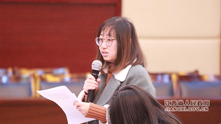 中國(guó)商報(bào)記者_(dá)副本.jpg 2018年全省經(jīng)濟(jì)運(yùn)行情況新聞發(fā)布會(huì)在南昌舉行 圖文實(shí)錄 江西省人民政府