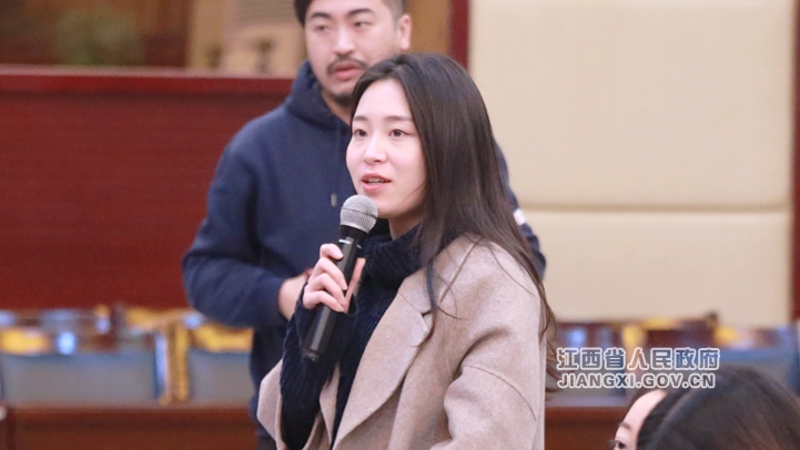 人民網(wǎng)記者_(dá)副本.jpg 2018年全省經(jīng)濟(jì)運(yùn)行情況新聞發(fā)布會(huì)在南昌舉行 圖文實(shí)錄 江西省人民政府