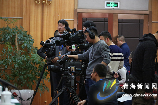 教育、就業(yè)、醫(yī)療、扶貧你所關(guān)心的都在這里省十三屆人大三次會(huì)議舉行第二場(chǎng)