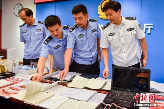 廣東警方“利劍行動”摧毀多個新型非法集資網(wǎng)絡(luò)傳銷犯罪團(tuán)伙。 /p中新社記者 陳驥旻 攝