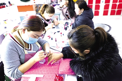 年關(guān)至 春節(jié)經(jīng)濟(jì)“火”起來(lái)