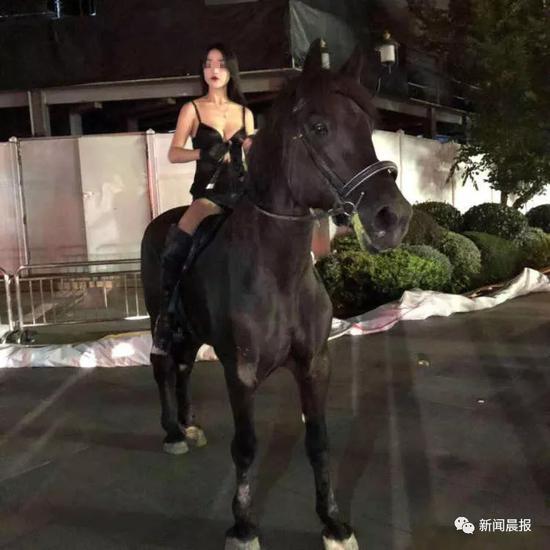我們在抖音上找到了疑似騎馬小美女