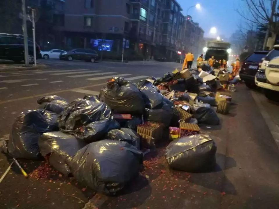 燃放煙花爆竹污染有圖為證：大連除夕夜PM2.5飆升