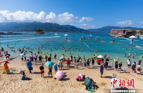 海南春節(jié)假期前三天接待游客略降 免稅銷售曬佳績