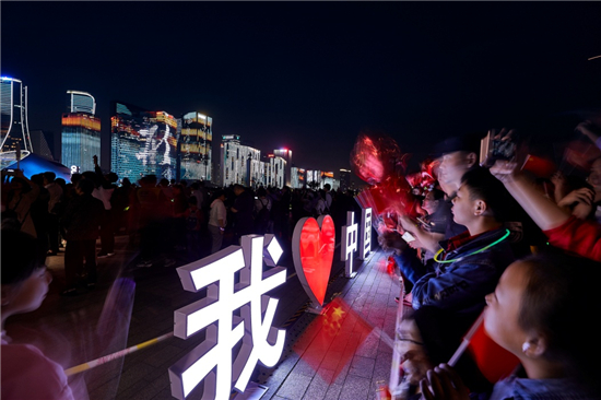 這個(gè)春節(jié)，世界見證了更好的杭州 大年初三，杭州這幕驚艷燈光秀，火了！