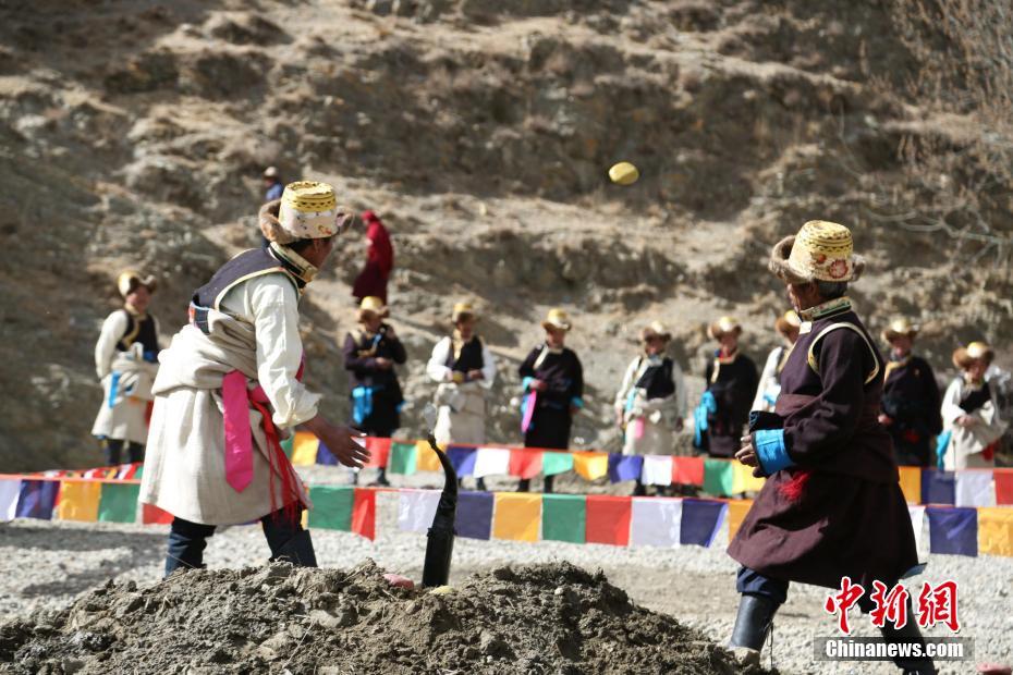 藏歷新年 西藏“吐蕃故里”上演古老傳統(tǒng)體育“鬧”新年