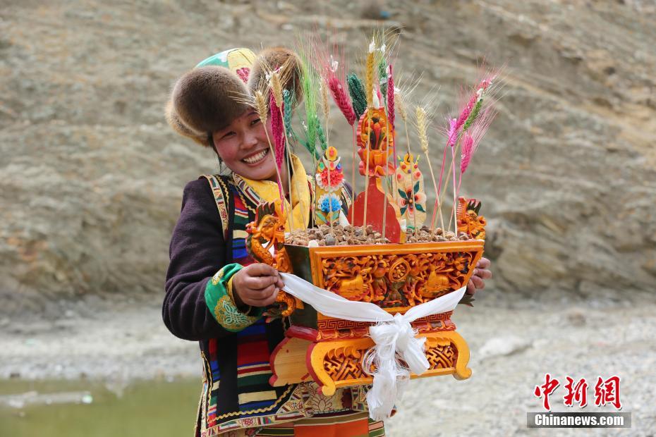 藏歷新年 西藏“吐蕃故里”上演古老傳統(tǒng)體育“鬧”新年