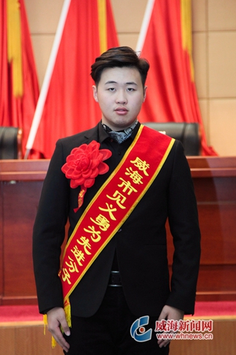 挺身而出 唱響正義之歌